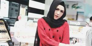 Septrina Rams Chhetri: Sweater Merah Tak Pernah Salah