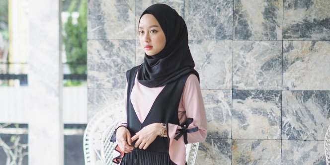 Gita Savitri Devi: Inspirasi Overall untuk Acara Santai