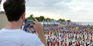 Pementasan Tari Rejang Massal Meriahkan Nusa Penida Festival