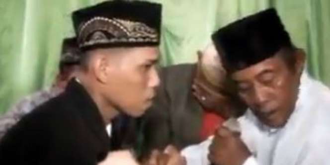 Tangis Pecah Saat Pria Tuna Wicara `Ucap` Ijab Kabul