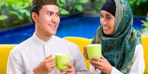 Kisah Khalifah Umar Permak Suami Kumal