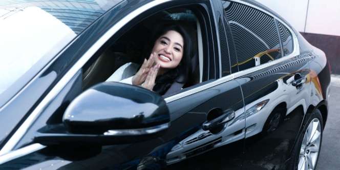 Dewi Perssik Memang Dikawal Polisi, tapi...