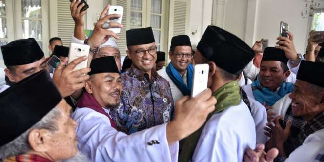 Berangkatkan 147 Marbut Umroh, Anies Baswedan Titip Pesan Ini