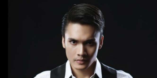 Zaskia Gotik di Mata Randy Pangalila