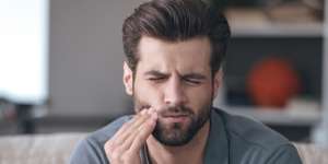 4 Cara Alami Redakan Radang Gusi