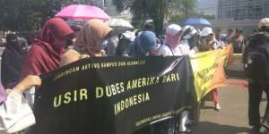 Massa Pendemo Desak Pemerintah Usir Dubes AS