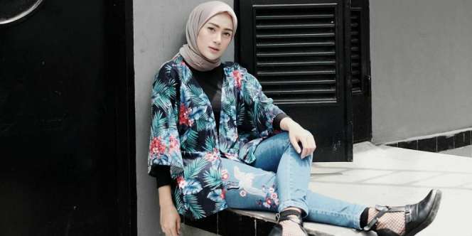 Ashry Rizqky Rabani: Ide Busana Floral Print Anti Norak