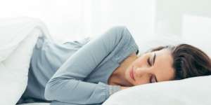 Sering Tidur dengan Rambut Basah, Wajah Wanita Ini Lumpuh