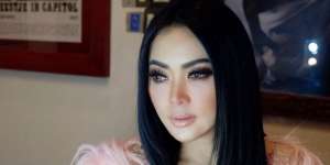 Tak Lagi 'Cetar', Makeup Syahrini Malah Bikin Netizen Takut