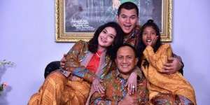 Kemesraan Bella Saphira Bersama Kedua Anaknya