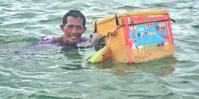 Perjuangan Tukang Es Krim di Tengah Laut