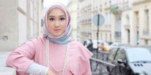 Inspirasi Busana Pastel `Fresh` Desainer Dian Pelangi 