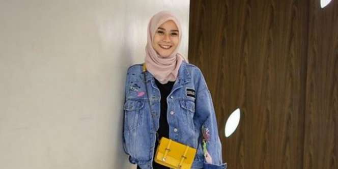 Hamil Keempat, Intip Gaya Denim Modis Zaskia Adya Mecca