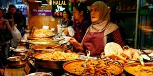 Diberi Makanan oleh Non-Muslim, Boleh Disantap?