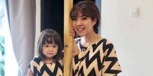 Meski Pakai Daster, 5 Artis Ini Tetap Cantik Lho!