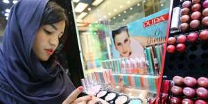 Dikira Krayon, Makeup Rp17 Juta Dirusak Anak Kecil