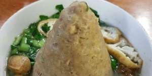 Setelah Bakso Kuburan Mantan, Kini Bakso Tumpeng yang Booming
