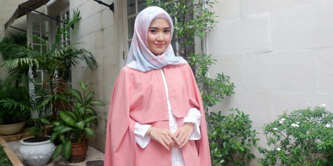 Inspirasi `White on White` Andalan Lulu Elhasbu 