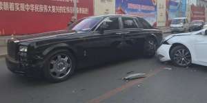 Mobil Penyok Ditabrak, Pemilik Rolls-Royce: 'Jual Rumahmu!'