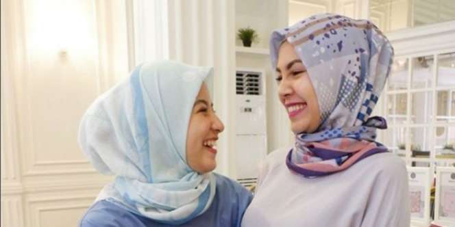 Perbedaan Gaya Liburan 5 Artis Berhijab, Pilih Mana?