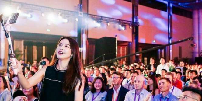 Penderitaan di Balik Live Streaming Selebriti di Sosmed