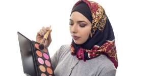 Yonna Kairupan: Tutorial Makeup Natural Buat ke Kantor