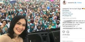 Kaki Iis Dahlia di Fun Walk Jadi Sorotan, Lihat Sepatunya....