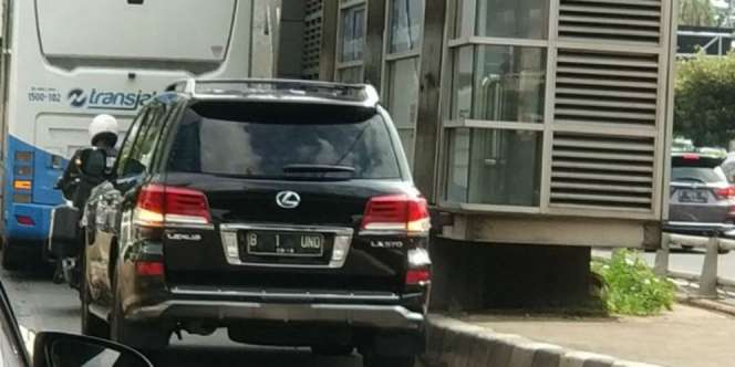 Mobil Pelat B 1 UNO Masuk Jalur Busway, Ini Jawaban Sandiaga