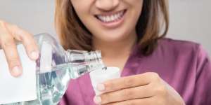 Benarkah Obat Kumur Bikin Mulut Kering?