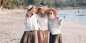 Sempurnakan OOTD Liburan Kamu dengan 4 Item Fashion Ini