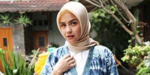 Riasan Wajah Revalina S Temat Bertabur Swarovski, Memukau!