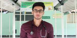 Dokter Anton Tanjung, Pesonanya Bikin Ingin Jatuh 'Sakit'