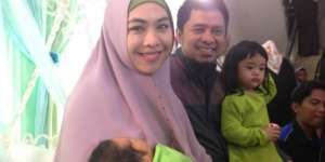 Cara Oki Setiana Dewi Atasi Kecemburuan Sang Buah Hati