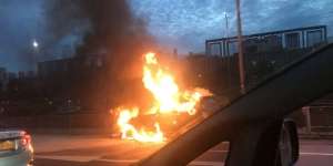 Innova Terbakar di Tol Lingkar Barat, Pengemudi Tewas