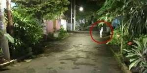 Pertemuan Driver Ojol dengan Pocong Kecil yang Bikin Merinding