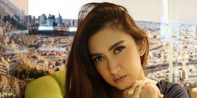 Nafa Urbach Akui Sering Nonton David `Noah` Main Band