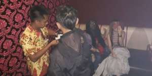 Ada `Hantu` Pemandu Karaoke di Probolinggo, Ternyata...