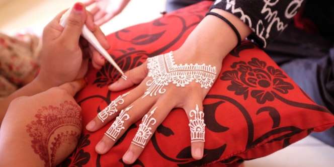 Terkuak Alasan White Henna Makin Ngetren Hingga Mendunia