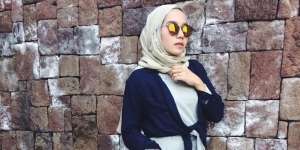 Tampil Kece dengan Abu-abu ala Arrum Fitri Larasati