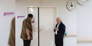 So Sweet! Momen `Kakek` SBY dan Hatta Rajasa Sambut Baby Gaia