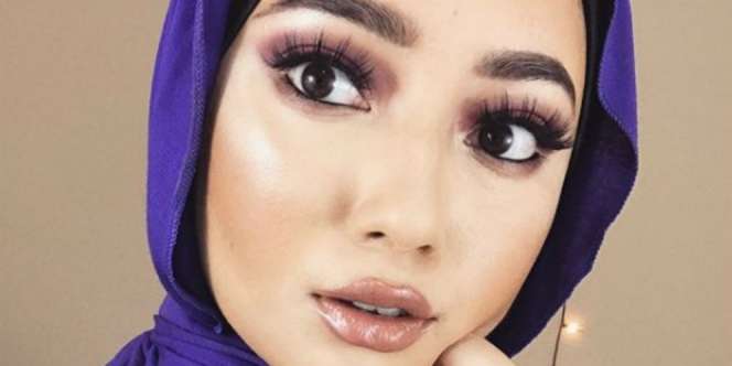 Wooow! Hijabers Ini Manfaatkan Pisau untuk Merias Wajah