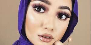 Hijaber Ini Bermakeup Pakai Pisau, Lihat Hasilnya