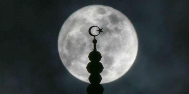 Terjadi Dua Kali Supermoon, BMKG Ingatkan Potensi Banjir Rob