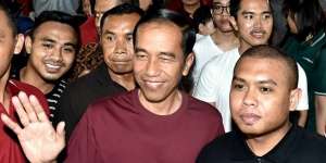 5 Momen Presiden Jokowi Pakai Kaus Oblong