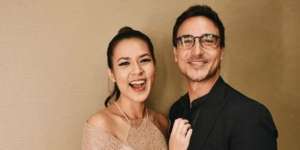 Tepergok Pakai Gelang RS Warna Pink, Benarkah Raisa Hamil?