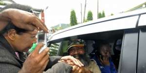 Pakai Pin Bintang Kejora, Filep Karma Diamankan POM AU