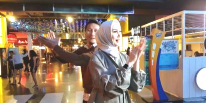 Hadiah dari Ustaz Ini Bikin Fenita Arie Mantap Berhijab