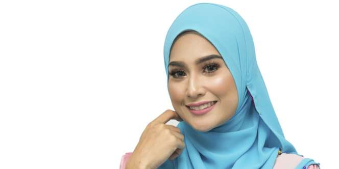 Biar Bedak Nempel, Begini Cara Merias Wajah Kering