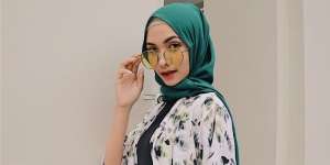 Fita Wulansari: Outfit 'Flower Print' yang Kekinian