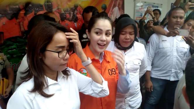 Polisi Tahan Jennifer Dunn